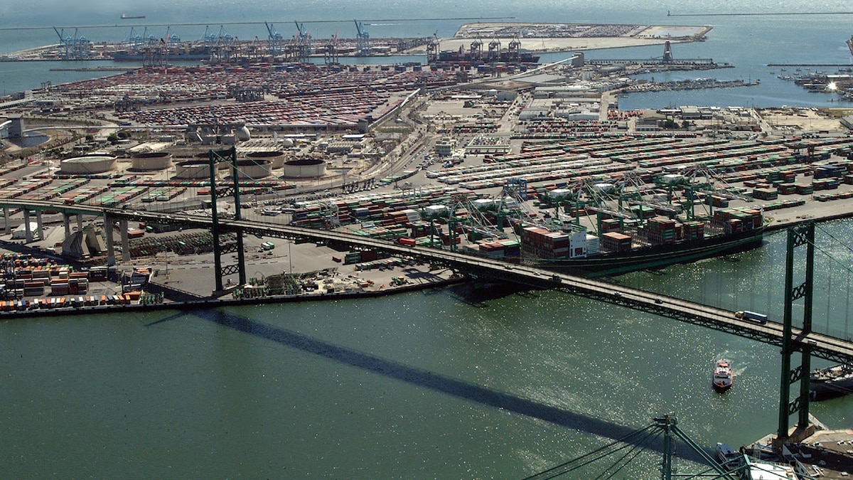 Imagen de la noticia: California prepara el cierre de un puente clave para los puertos de Los Ángeles y Long Beach durante 16 meses