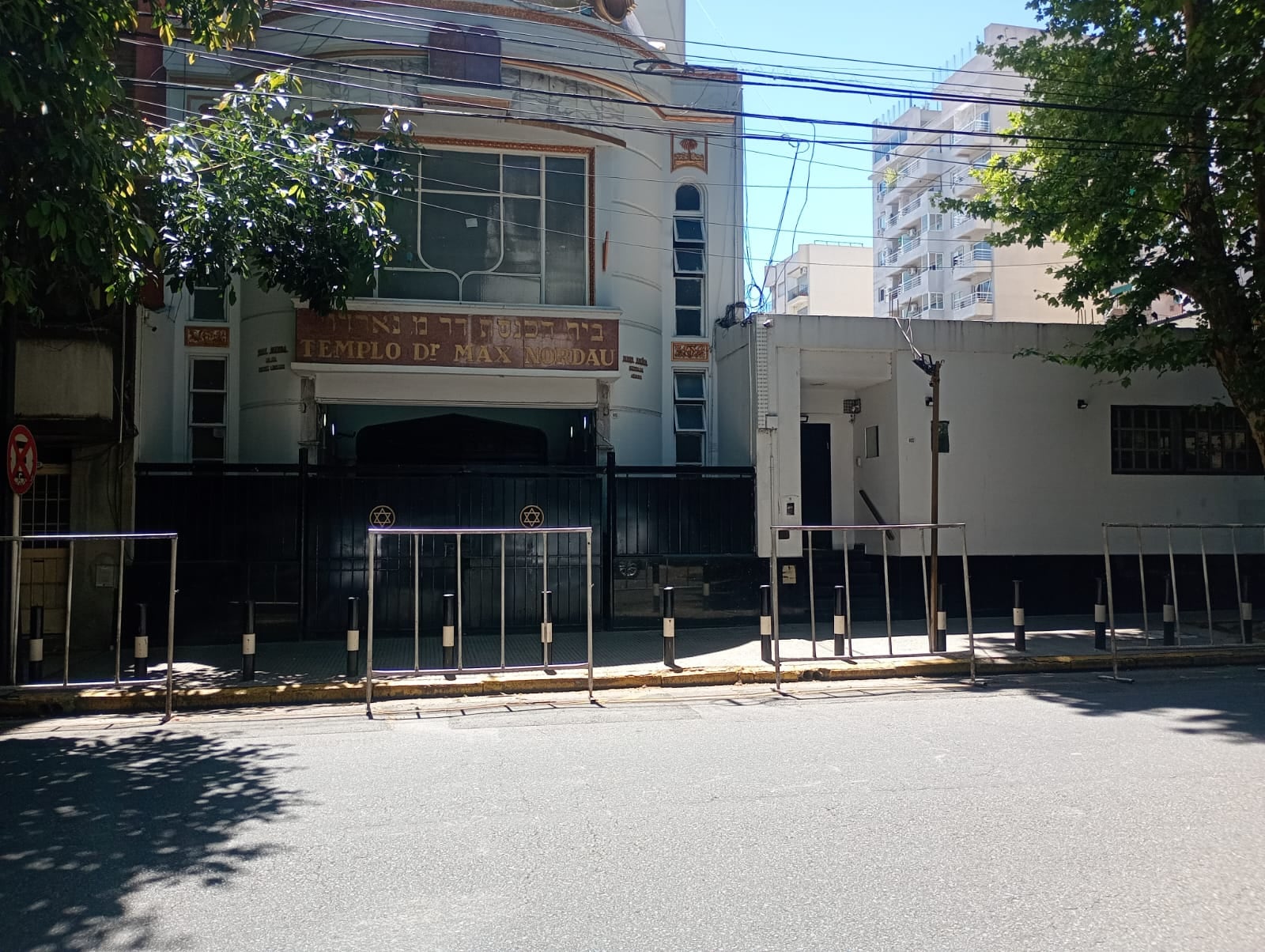 El episodio involucró insultos y escupitajos dirigidos a las insignias religiosas de la comunidad Dor Jadash