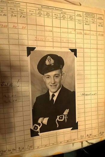 Scott pilotó Spitfires durante la