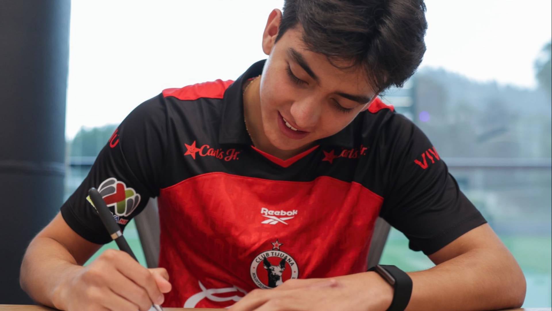 El jugador de 17 años continuará su formación en nuestro país. (TW Xolos)