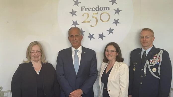 La Embajada de Estados Unidos en Honduras conmemoró en Tegucigalpa el 250 aniversario de la independencia estadounidense con la participación de autoridades nacionales y representantes diplomáticos. El presidente Nasry Asfura asistió a la ceremonia y destacó la importancia de la relación histórica de cooperación entre Honduras y Estados Unidos. (Foto: Cortesía)