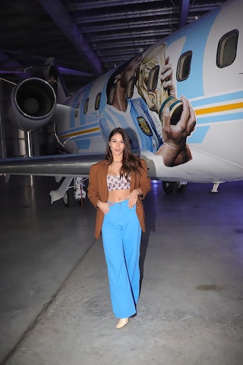 Lara Simone entre los invitados