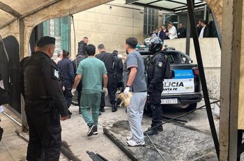 Lo operaron, recibía el alta en silla de ruedas y un patrullero lo atropelló adentro del hospital