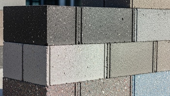 Bloques de plástico reciclado, la