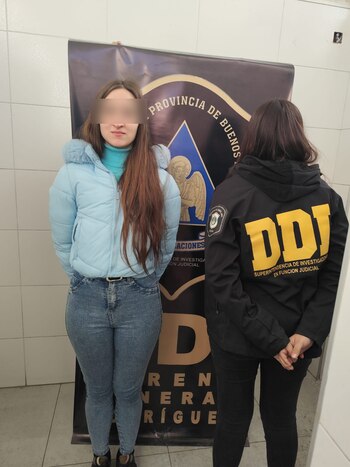 Una joven de 23 años