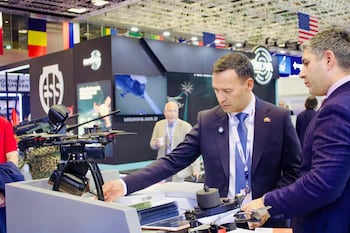Representantes del Ministerio de Defensa de Colombia en el Dimdex 2026, evento clave para la búsqueda de tecnología antidrones