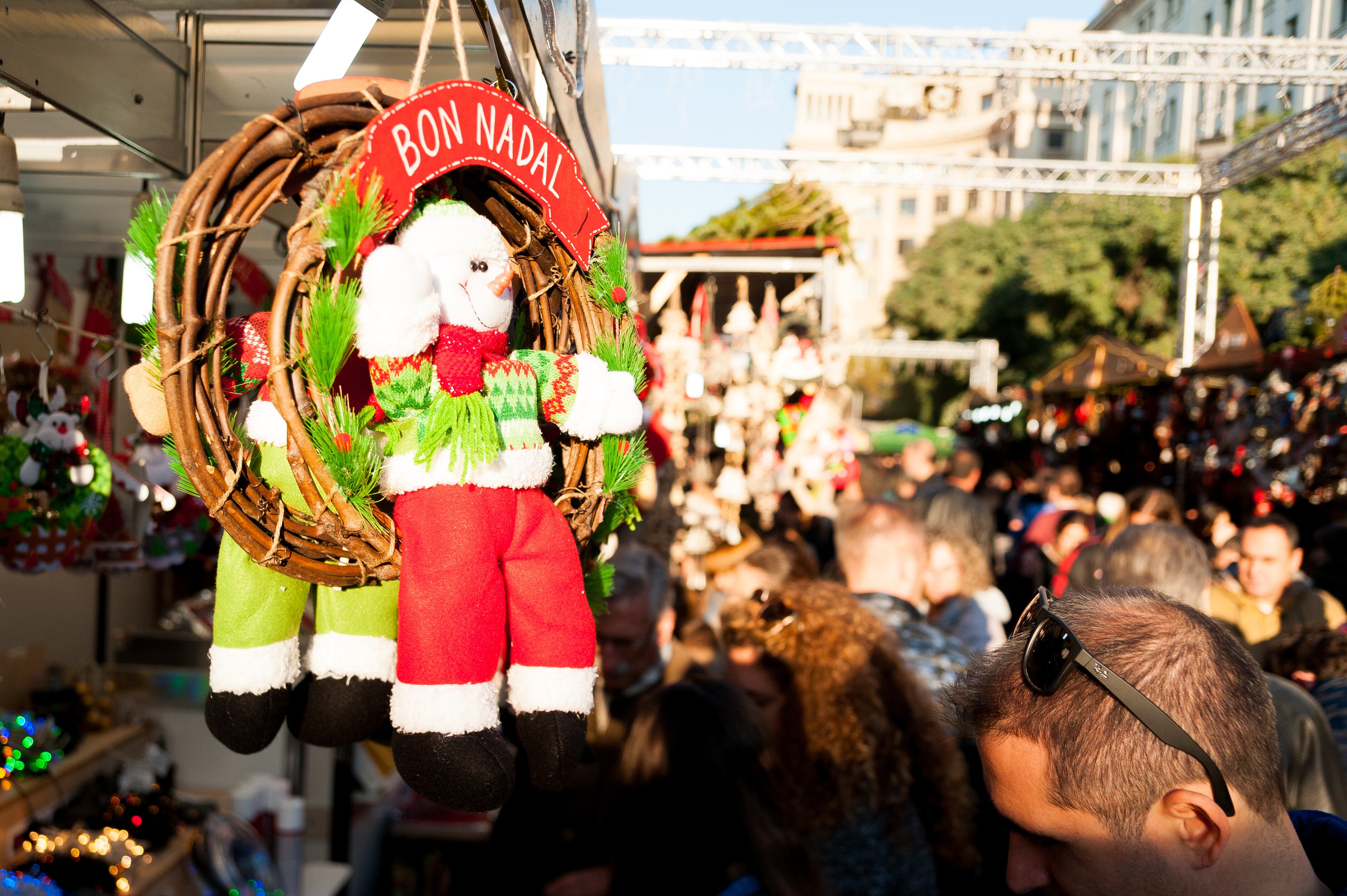 El mercadillo de Navidad más antiguo de España es el de Santa Lucía en Barcelona. (Adobe/Davide Bonaldo)