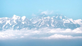 Al menos 14 desaparecidos tras una avalancha en el Himalaya