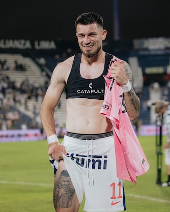 Alan Cantero, con camiseta de