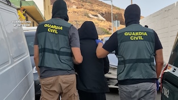 Detenidas ocho personas por robos con violencia e intimidación en establecimientos comerciales en Tenerife