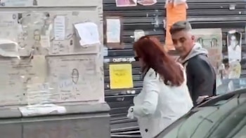 Revuelo en redes sociales por un video que muestra a Cristina Kirchner en la calle sin custodia policial