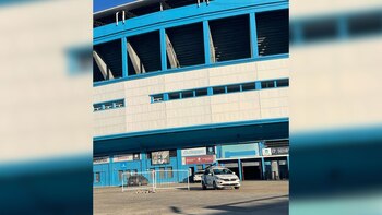 Racing entrenó con custodia policial