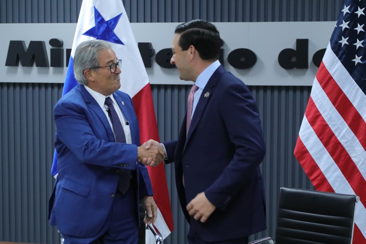 El embajador Kevin Marino Cabrera calificó el memorando como una “graduación” que refleja la capacidad de Panamá en salud pública. Cortesía Minsa