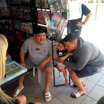 Maradona estuvo con la ropa