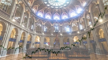 El Ibex 35 abre con una subida del 0,1% y supera los 19.700 puntos, con el petróleo al alza en 107 dólares