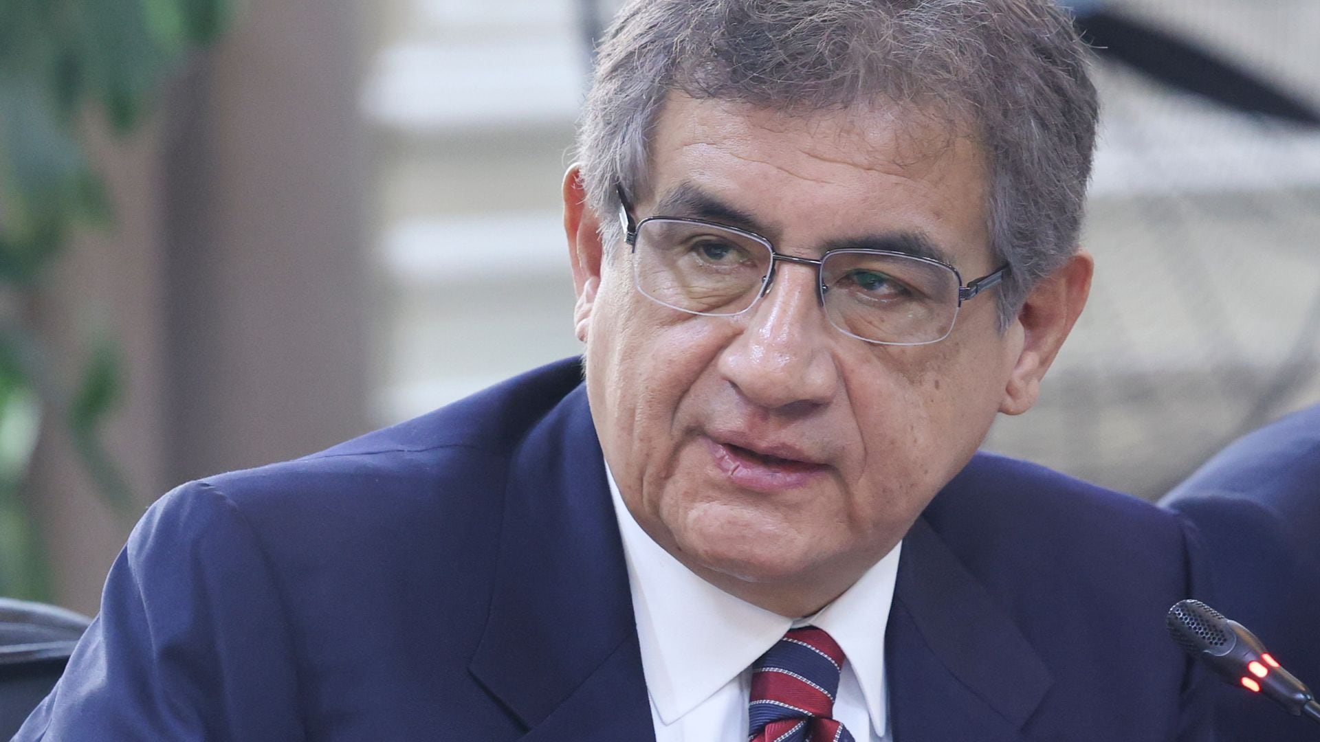 Ministro de Trabajo anuncia cambio de ‘cabeza’ en EsSalud y pone ‘paños fríos’ a alza del RMV y recorte de feriados