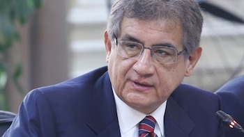 Ministro de Trabajo anuncia cambio de ‘cabeza’ en EsSalud y pone ‘paños fríos’ a alza del RMV y recorte de feriados