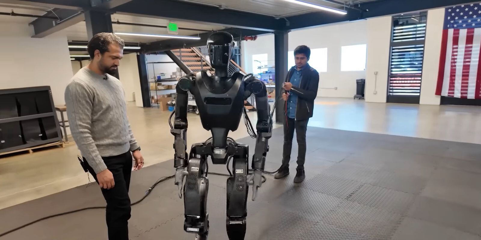 El Phantom MK-1 es el primer robot humanoide diseñado específicamente para uso militar, según la compañía estadounidense Foundation (Captura de video: YouTube)