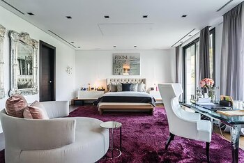 La residencia incluye nueve habitaciones,