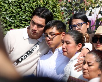 Su familia estuvo presente, luego