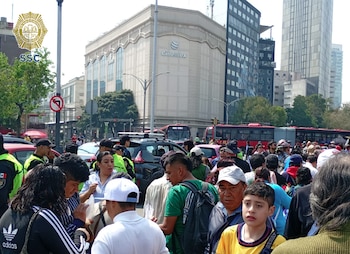 La circulación permanece cerrada en la avenida Hidalgo, entre Eje Central y Eje 1 Poniente, debido al arribo de feligreses al Templo de San Hipólito (X@OVIALCDMX)