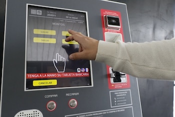Recarga de la tarjeta de Movilidad para acceder al Metrobús. (Gobierno de la CDMX)