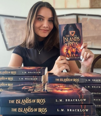 Luana Mitre junto a su