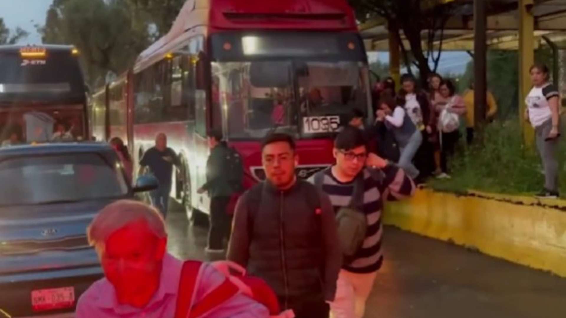Lluvia frenó el avance de las unidades de la Línea 1 del Metrobús de la CDMX. Crédito: X/ @nmas