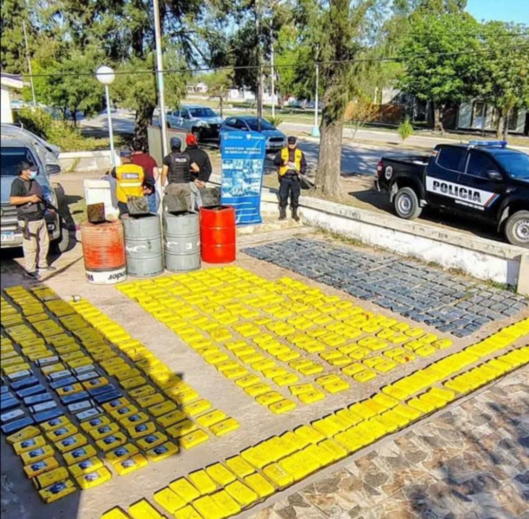 Los cuatro tachos donde estaban depositados los 533 ladrillos