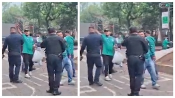 Policías desalojan a los últimos aficionados en el Ángel tras festejo por México vs. Ecuador