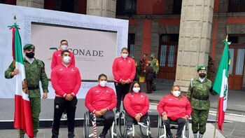 AMLO abanderó en Palacio Nacional
