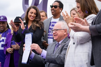 El gobernador de Minnesota Tim