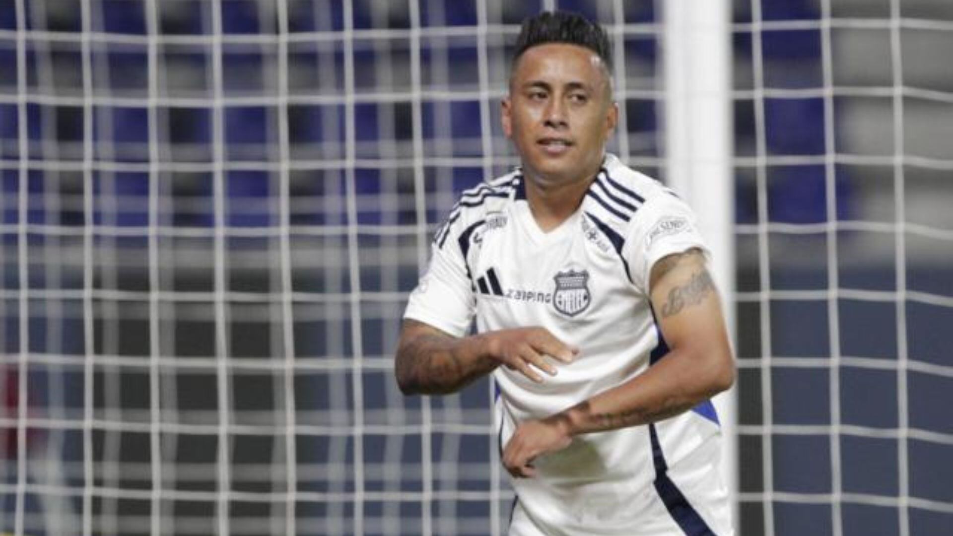 Cueva celebró por primera vez con Emelec. - Crédito: Karina Defas