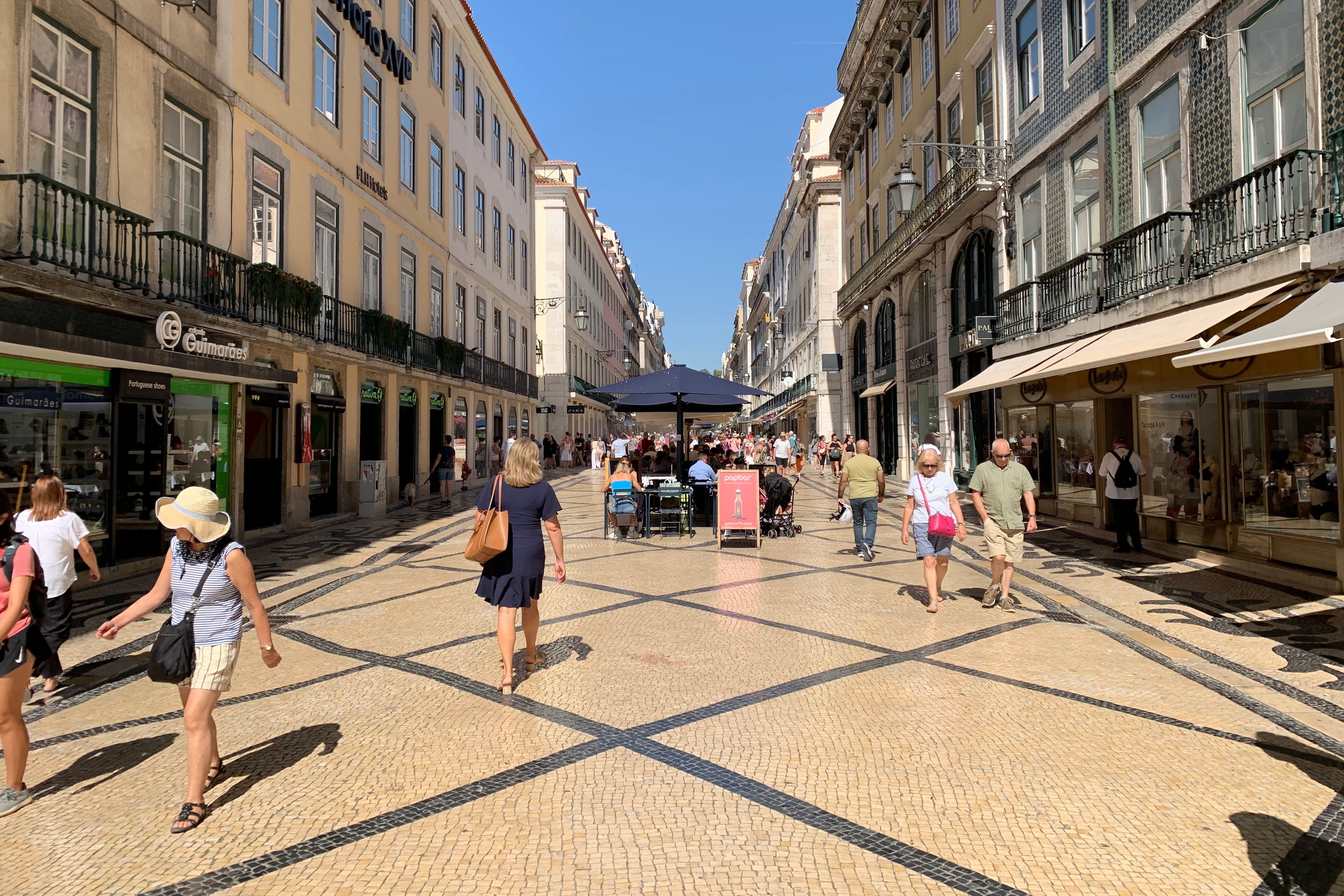 Lisboa encabezó el ranking de bienestar turístico de BookRetreats 2025 por sus horas de sol, espacios verdes y facilidad para recorrer la ciudad a pie (EFE/ Carlota Ciudad)