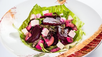 Ensalada de remolacha y queso: una receta refrescante y sencilla para preparar durante los días de calor
