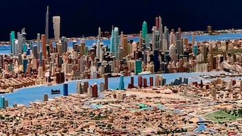 Un camionero hizo a Nueva York en miniatura, se hizo viral en TikTok y hoy expone en un importante museo