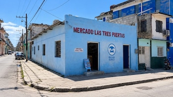 Cuba permitirá que mipymes y cooperativas administren bodegas estatales mediante contratos