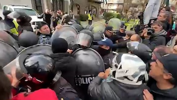 Incidentes en Mar del Plata por una marcha contra la inseguridad: hubo empujones y enfrentamientos con la Policía