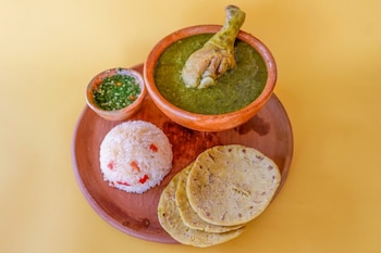 El expediente ante la Unesco destaca que Guatemala tiene más de 20 variedades regionales de recados y una red de cocineras tradicionales que asegura su continuidad.