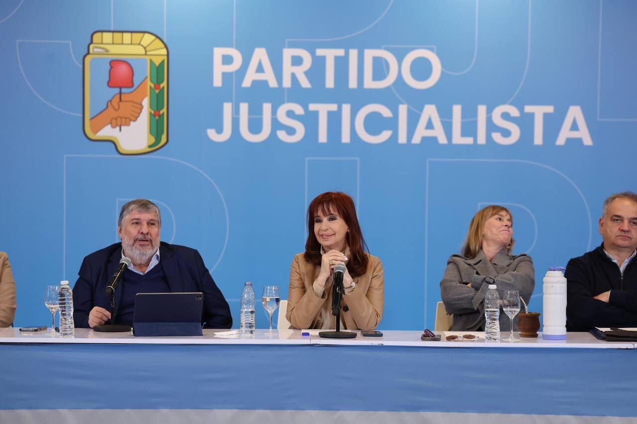 El jede del peronismo senatorial, José Mayans, junto a Cristina Kirchner