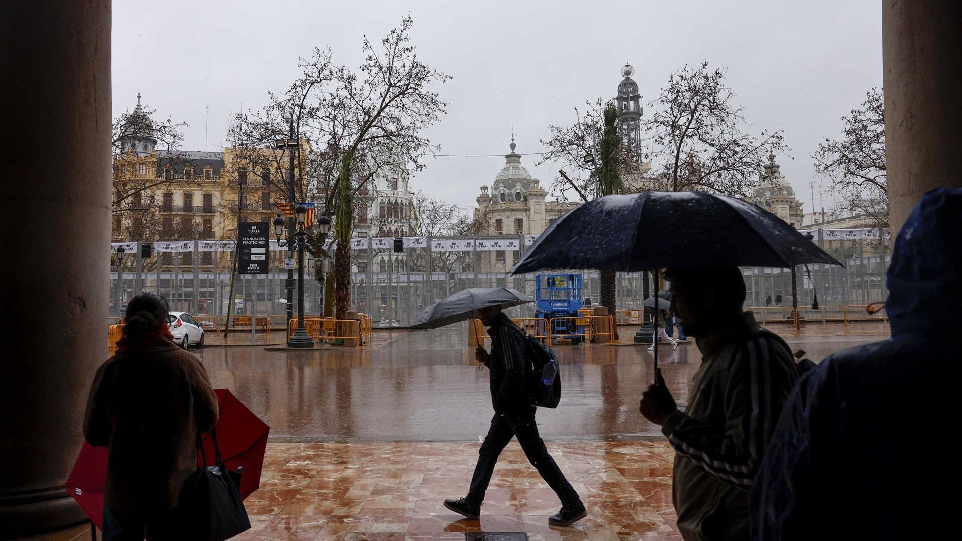Peligro extremo por lluvias en Valencia y Alicante: la Aemet activa el aviso rojo en un domingo marcado por la DANA Adam