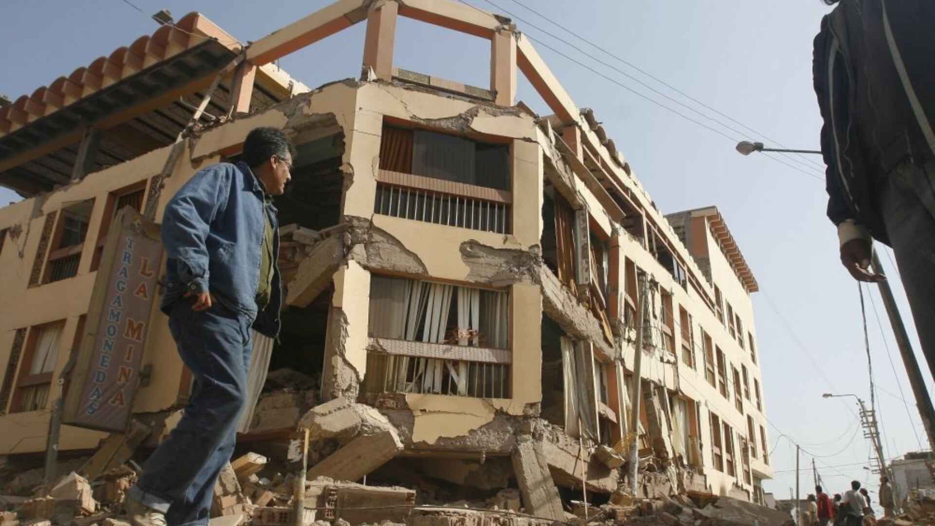Uno de los sismos más recordados en la historia del Perú tuvo su epicentro a 40 km al oeste de Pisco y causó destrucción y muerte en dicha ciudad. (PUCP)