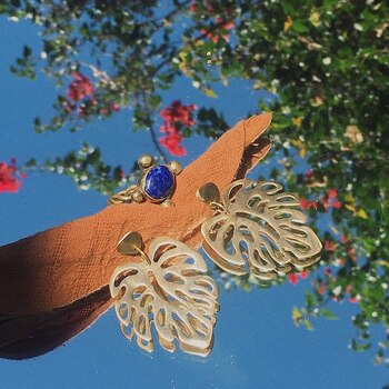 Aros de bronce hechos de