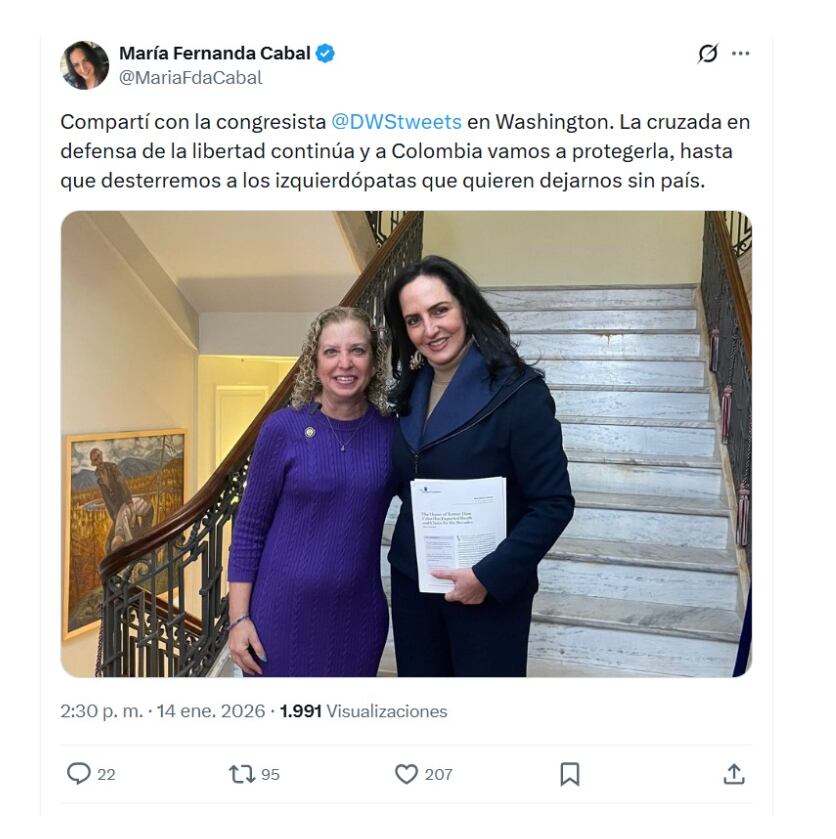 La senadora María Fernanda Cabal se encontró con la representante Debbie Wasserman Schultz, del partido Republicano, con la que empezó la