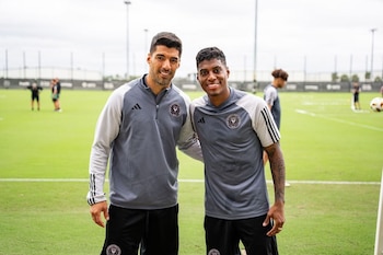 Emerson Rivaldo compartió vestuario también con otras estrellas como Luis Suárez, Sergio Busquets o Jordi Alba - crédito @emerson__rodriguez25/IG