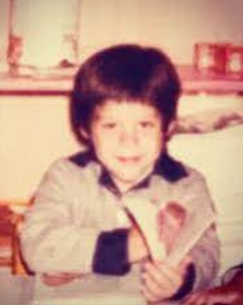 Adolfo Aguilar nació en 1972,