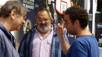 Escultura Martín Caparrós Jorge Lanata