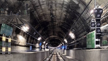 Nueva York reabre un tramo del túnel East River 14 años después de la supertormenta Sandy y recupera la capacidad total de trenes