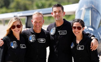 Anna Menon, Scott Poteet, Jared Isaacman y Sarah Gillis, tripulantes de la misión Polaris Dawn (REUTERS/Joe Skipper)