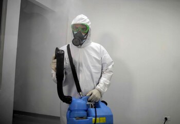 Un auxiliar del personal de